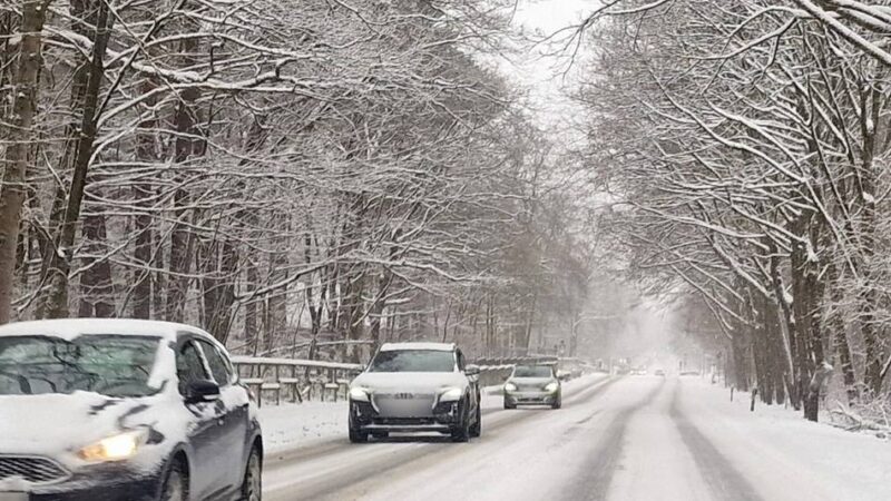 Wetterlage in Hilden und Haan: Heftiger Schneefall führt zu Unfällen