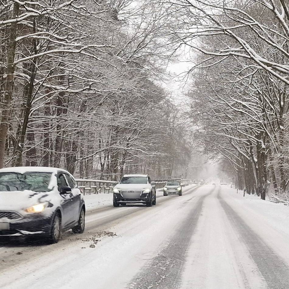 Wetterlage in Hilden und Haan: Heftiger Schneefall führt zu Unfällen
