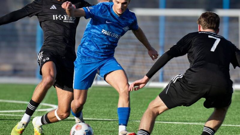 Testpiel in Baumberg: Die Sportfreunde zahlen spätes Lehrgeld