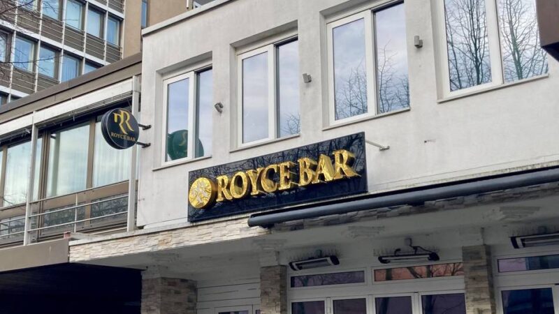 Alkoholkonsum erlaubt: Neusser Shishabar wird Obdachlosen-Anlaufstelle