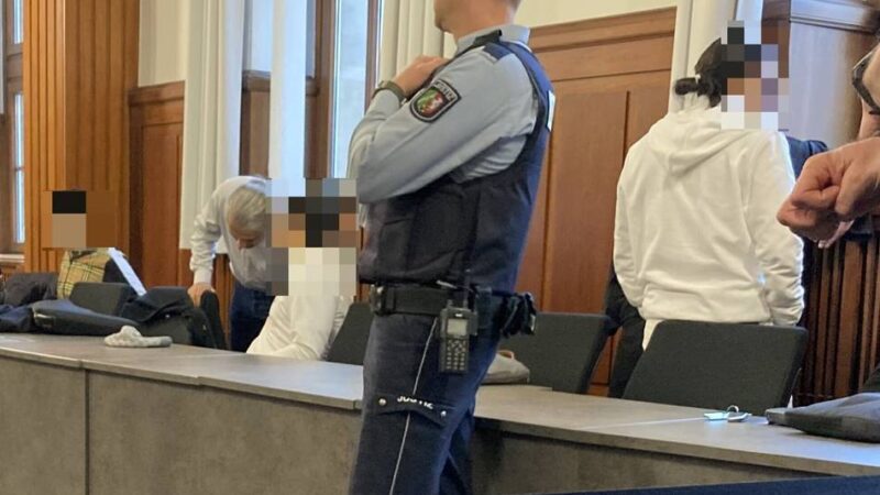 Erneut großer Andrang bei Gericht: Mord in Dingden – Angeklagter aus Bocholt (20) räumt Tatbeteiligung ein