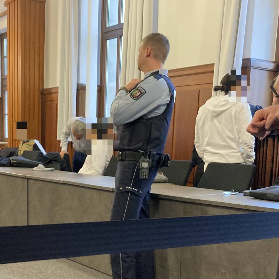 Erneut großer Andrang bei Gericht: Mord in Dingden – Angeklagter aus Bocholt (20) räumt Tatbeteiligung ein