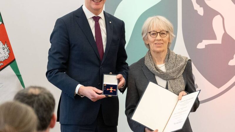 Auszeichnung in Düsseldorf: Verdienstorden für Fußballpionierin aus Moers