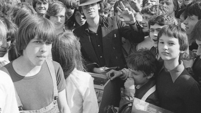 Im Flur des Bürgermeister-Büros : Ausstellung mit historischen Wesel-Bildern aus den 70er und 80er Jahren