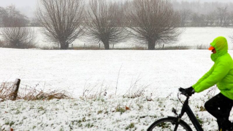 Wintereinbruch in Rheinberg: Schnee am Niederrhein
