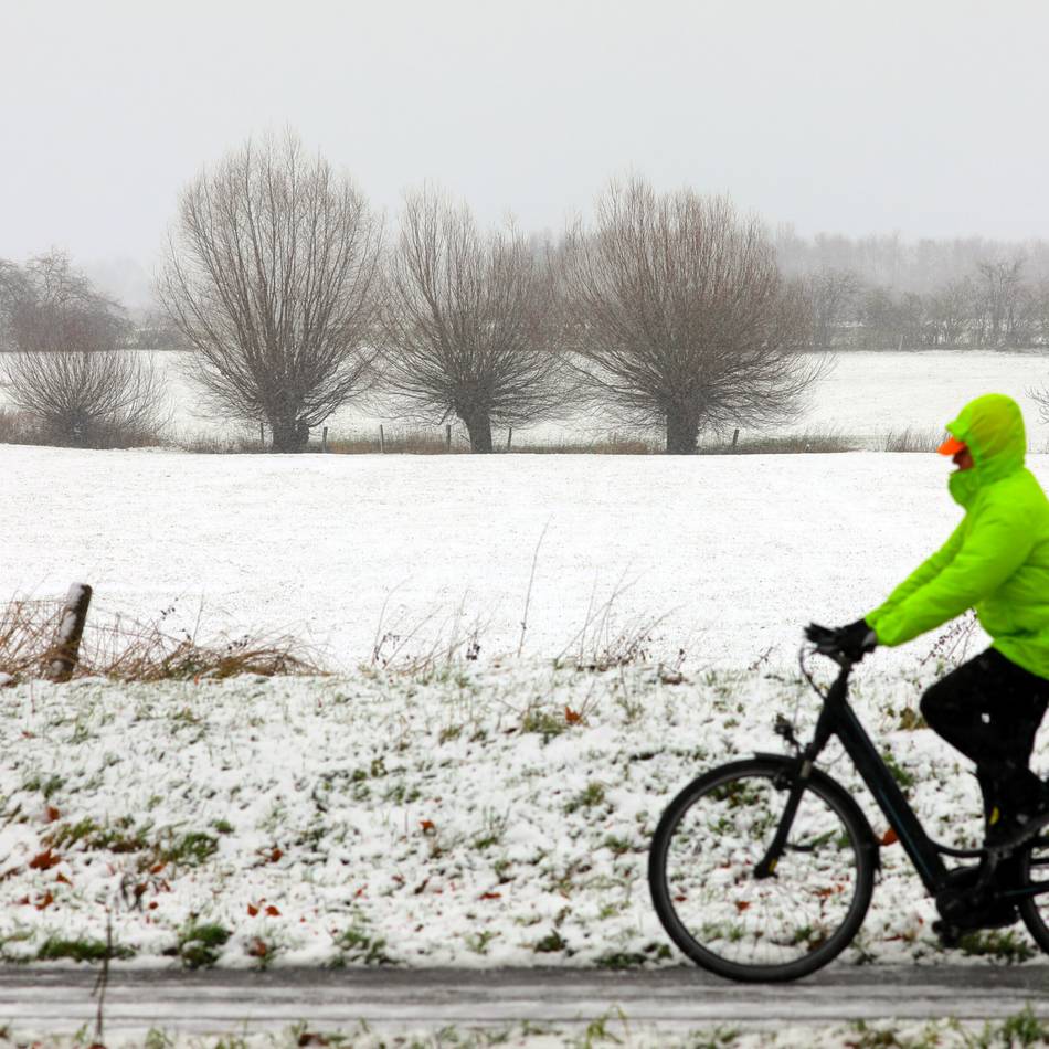 Wintereinbruch in Rheinberg: Schnee am Niederrhein