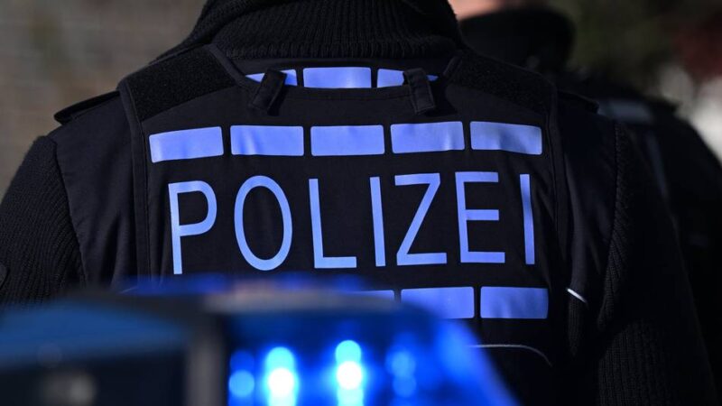 Zeugen beobachten weißen SUV: Zigarettenautomaten in Alpen und Sonsbeck gesprengt