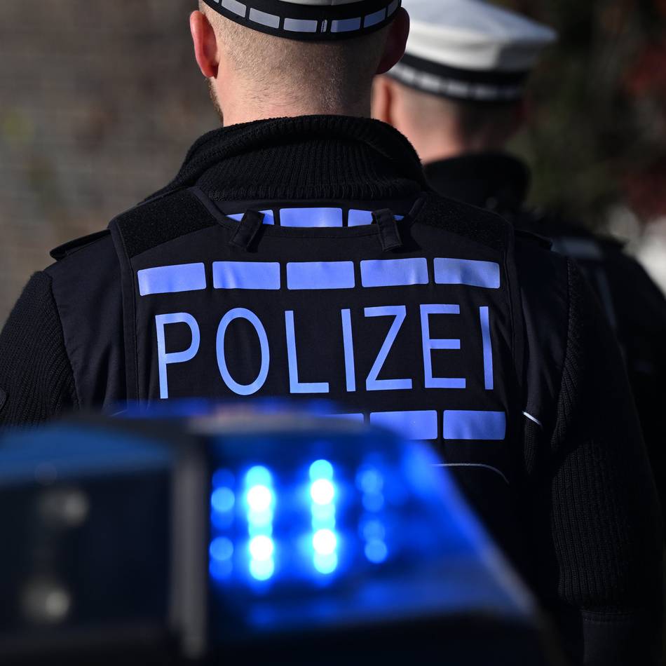 Zeugen beobachten weißen SUV: Zigarettenautomaten in Alpen und Sonsbeck gesprengt