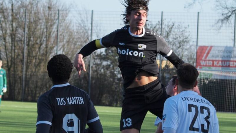 Fußball-Testspiel in Kleve: Xantens Kapitän verletzt sich am Sprunggelenk