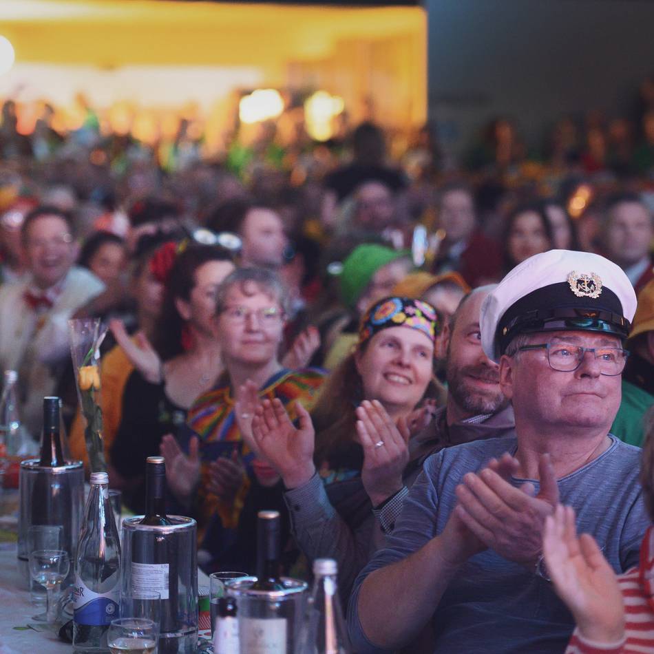 Große Gefühle im Klever Karneval: Stabwechsel bei der ersten Prunksitzung der Brejpott-Quaker in Kellen
