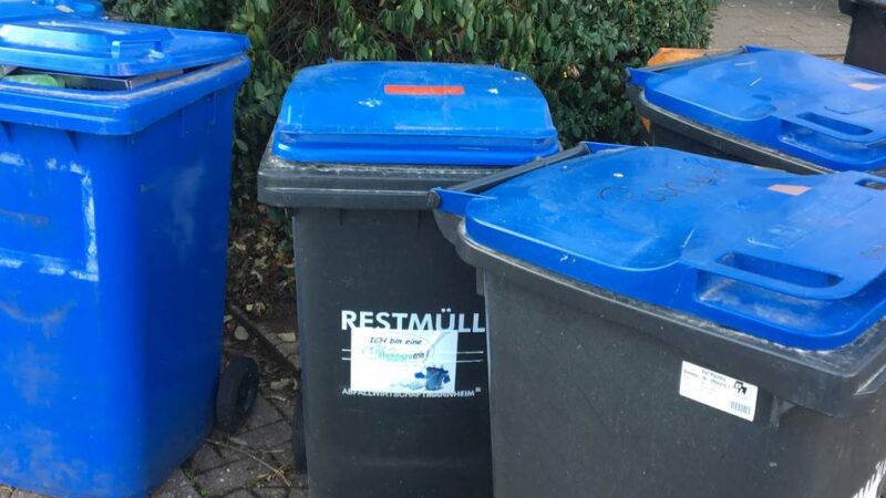 Defektes Müllfahrzeug in Rheinberg: Altpapierabfuhr ist erst einmal abgesagt
