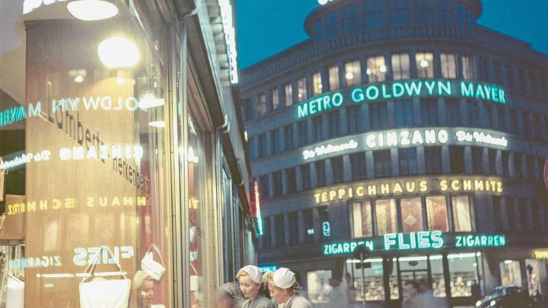 Bildband zeigt Fotos auch der Düsseldorfer Nachkriegsjahre: Im Wirtschaftswunderland