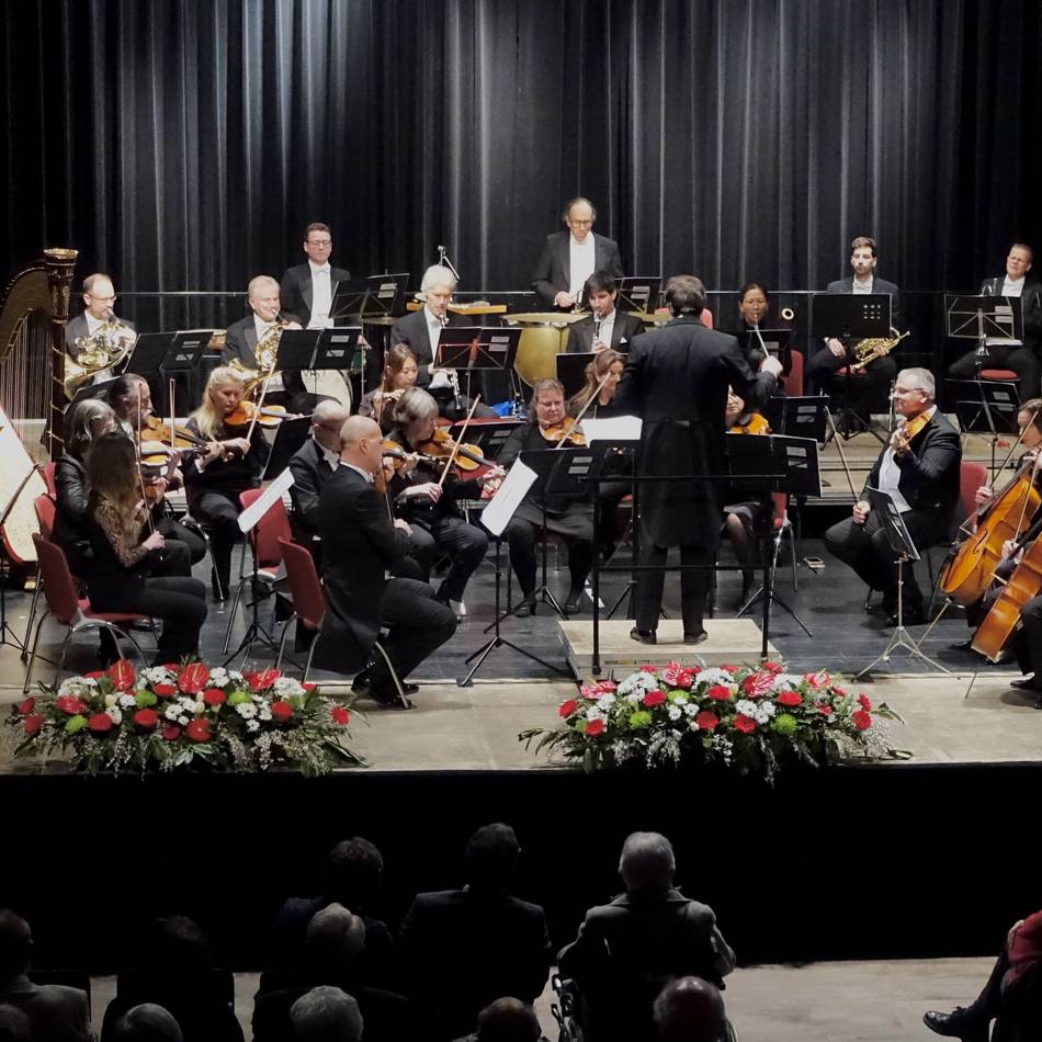 Neujahrskonzert in der Rheinberger Stadthalle: Mit Wiener Walzer und schwungvoller Polka ins neue Jahr