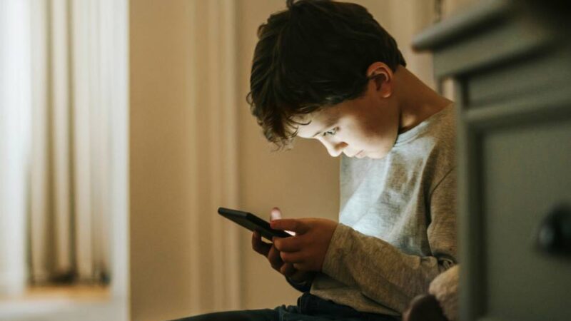Seelische Probleme durch Smartphones: „Dem Kind ein Handy in die Hand zu drücken und sich selbst zu überlassen, ist fatal“