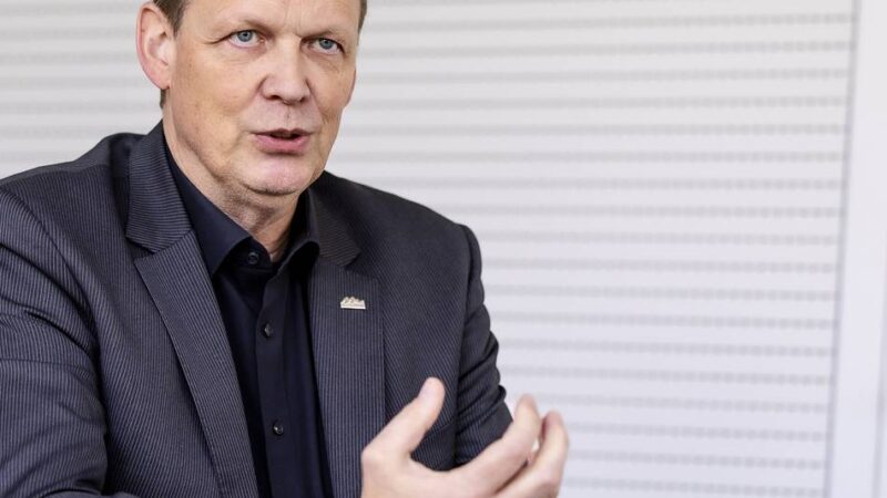 Schlechte Haushaltslage trotz Grundsteuererhöhung: Spart Meerbusch beim Deutschlandticket für Schüler?