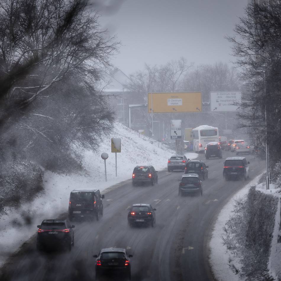 Glatteis droht in Düsseldorf: Temperaturen fallen auf bis zu minus elf Grad – viele Unfälle nach Schneefall