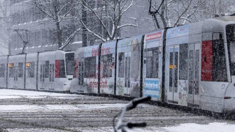 Linie 709 in Flingern: Straßenbahn in Düsseldorf entgleist – erhebliche Auswirkungen