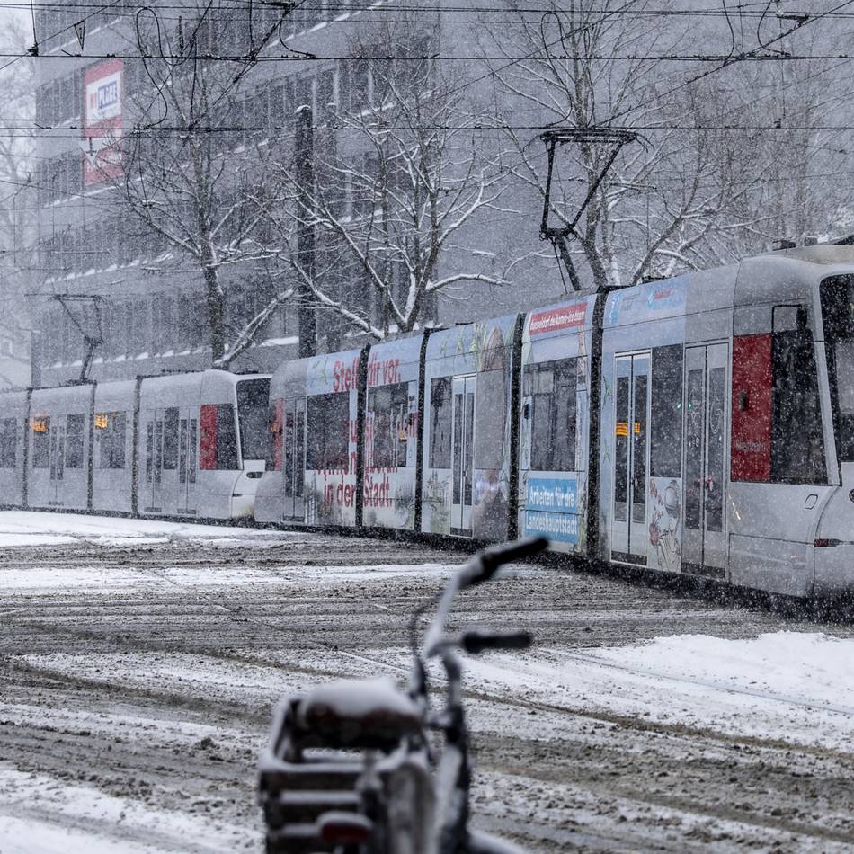 Linie 709 in Flingern: Straßenbahn in Düsseldorf entgleist – erhebliche Auswirkungen