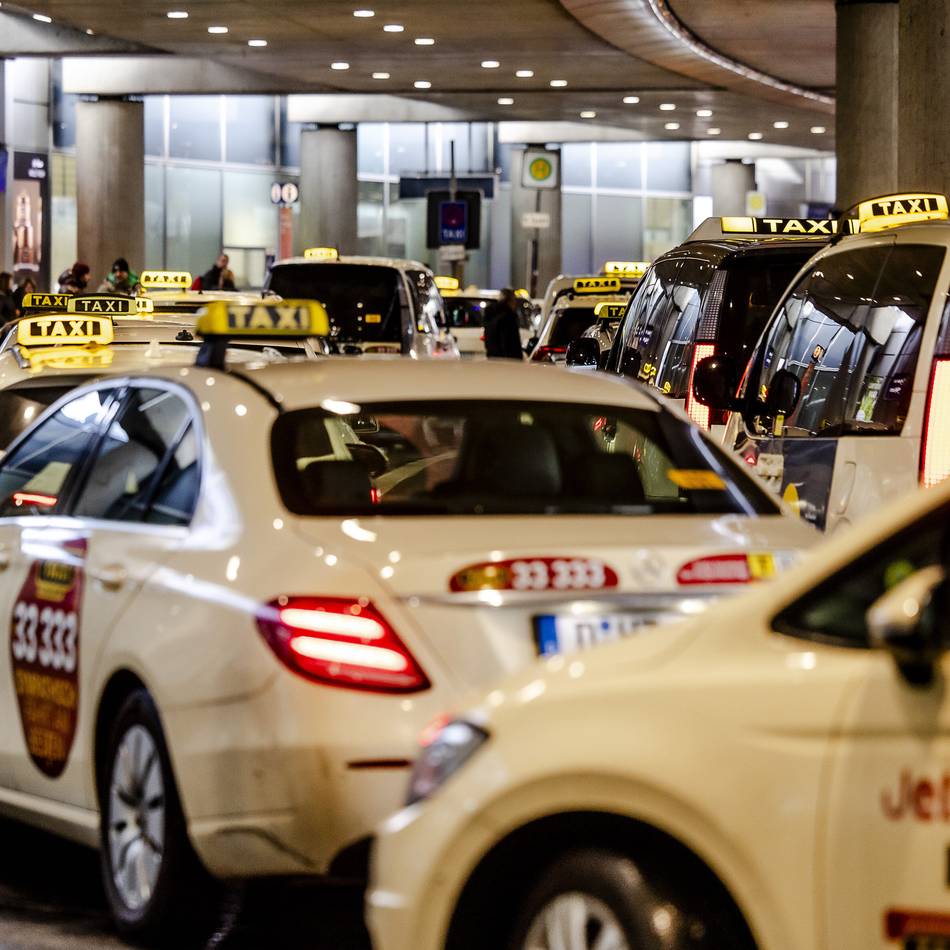 Vorrecht für Taxigenossenschaft: „Wir werden diskriminiert“ – Taxizoff um die Plätze am Flughafen in Düsseldorf