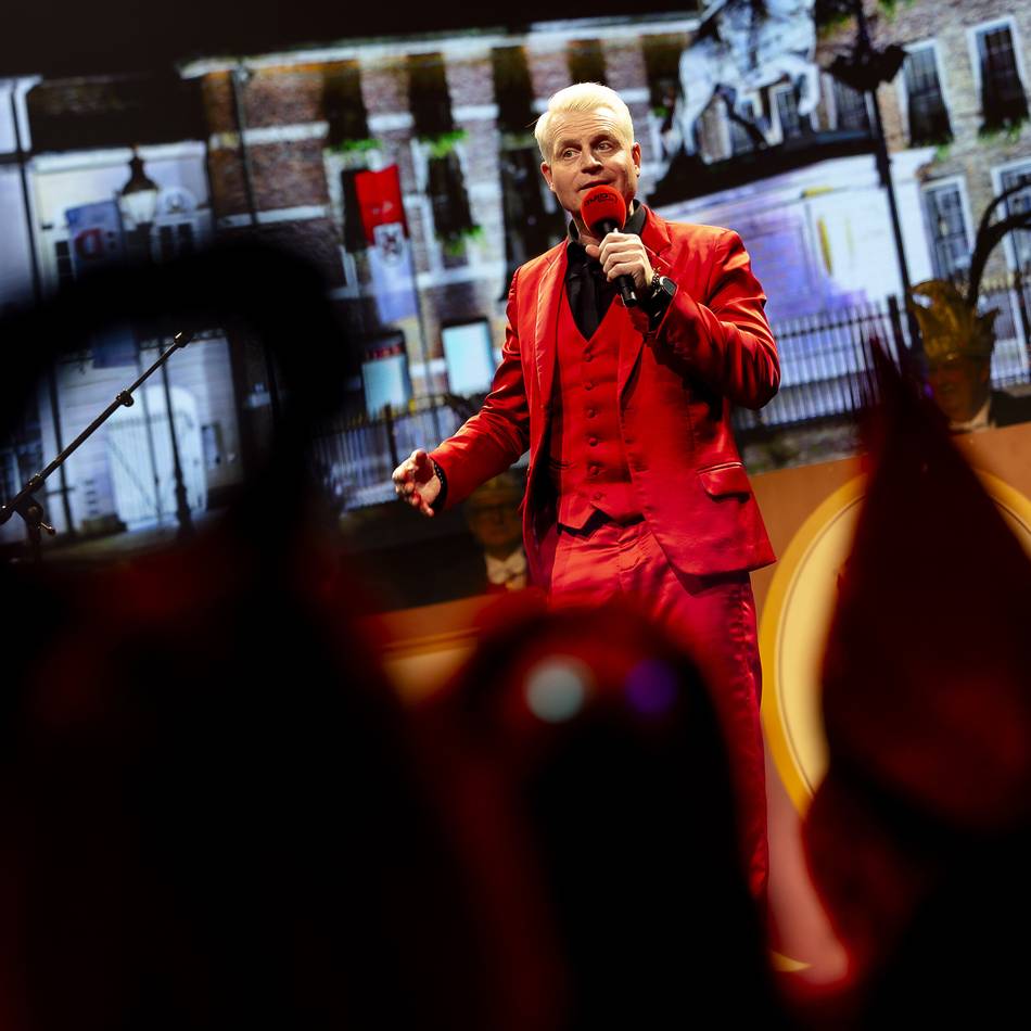 Närrischer Dienstag des AVDK: Kölner Karnevalsgrößen in Düsseldorf sorgen für ausgelassene Stimmung