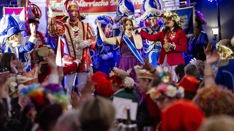 Karneval in Düsseldorf: Die Närrischen Marktfrauen feiern ein jeckes Jubiläum