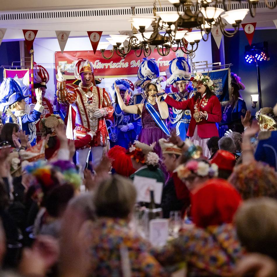 Karneval in Düsseldorf: Die Närrischen Marktfrauen feiern ein jeckes Jubiläum