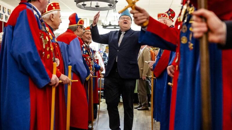 Gesellschaft in Düsseldorf: Im Reich der Schlaraffen – Männerbund feiert Humor und Tradition