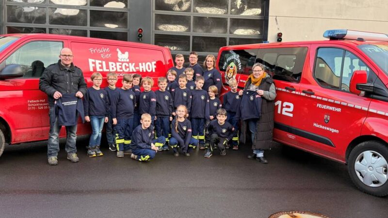 Hückeswagener Feuerwehr-Nachwuchs: Pullover vom Felbeck-Hof für die Feuerlöwen
