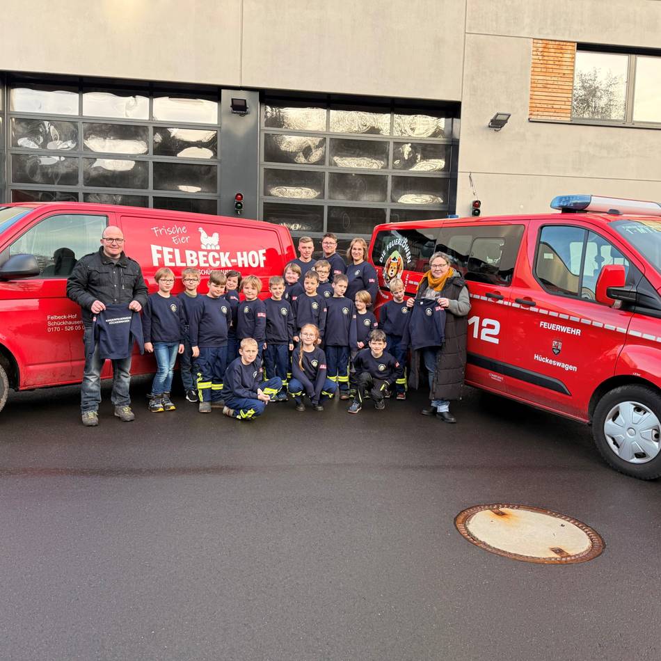 Hückeswagener Feuerwehr-Nachwuchs: Pullover vom Felbeck-Hof für die Feuerlöwen