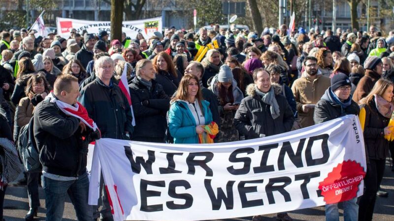 Warnstreik bei der DVG: Keine Busse und Bahnen am Montag – Kundgebung am Rathaus