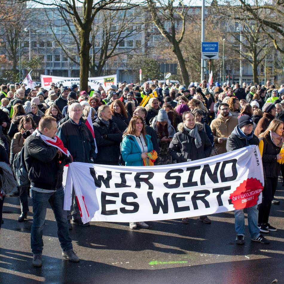 Warnstreik bei der DVG: Keine Busse und Bahnen am Montag – Kundgebung am Rathaus