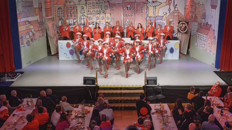 Prunksitzung in Goch: Die 1. GGK brannte im Kastell ein Feuerwerk in Rot und Weiß ab