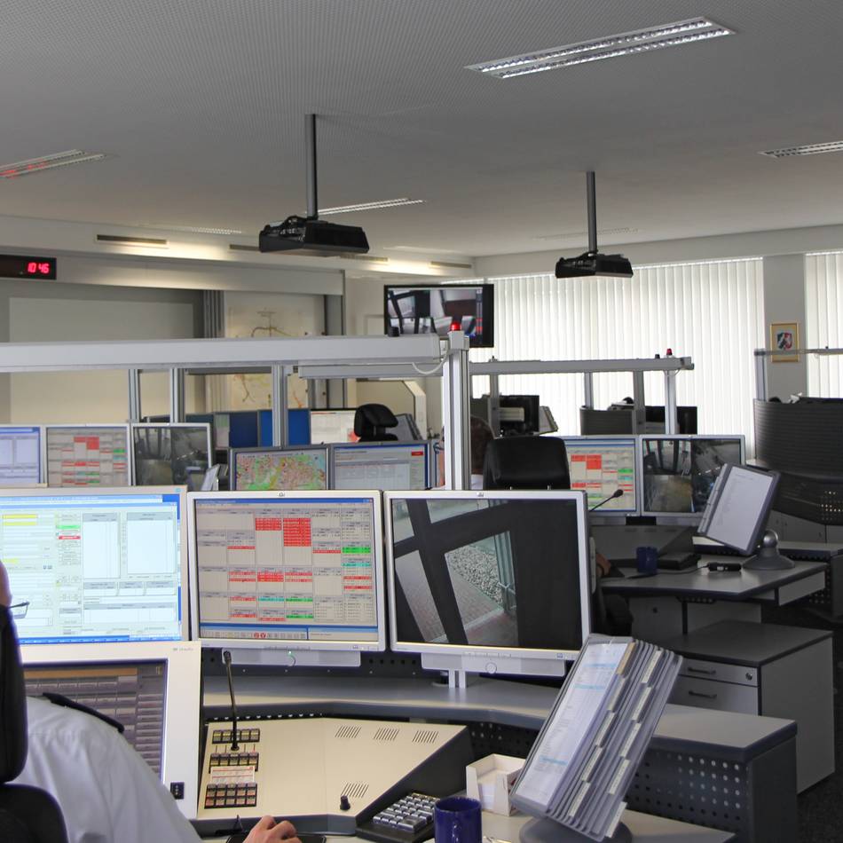 Unwetter, Brände, Krankenwägen und Co.: So viele Einsätze verzeichnete die Leitstelle des Rhein-Kreises Neuss