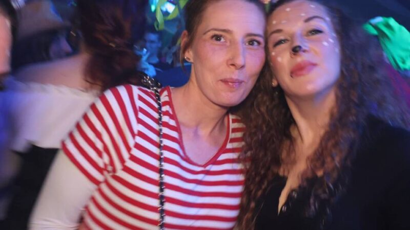 Größte Karnevalsparty im Rhein-Kreis: „Da simmer dabei“ in Wevelinghoven feiert närrisches Jubiläum