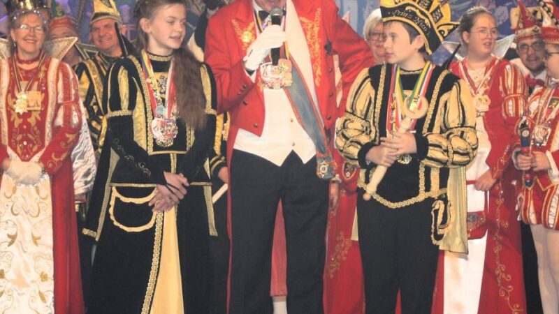 Närrischer Frühschoppen in Viersen: Beste Stimmung in der Festhalle