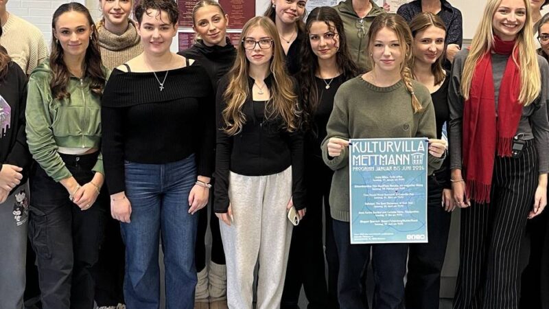 Berufsschüler unterstützen Mettmann Einrichtung mit einem Plakat für 2026: Die Kulturvilla im Herzen
