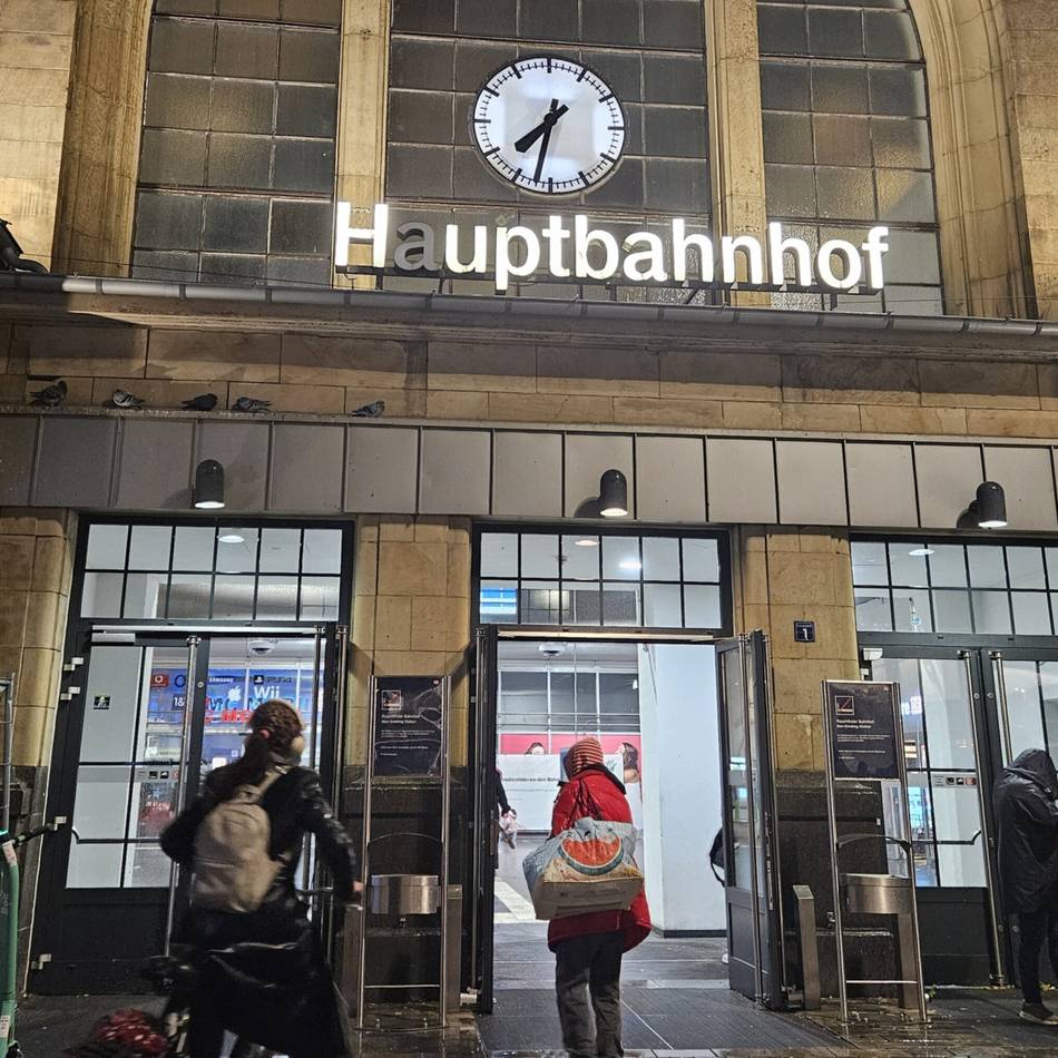 Wegen Betrugs und gefährlicher Körperverletzung: 45-Jähriger am Mönchengladbacher Hauptbahnhof festgenommen