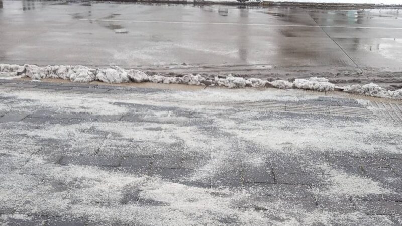Winterdienst in Leverkusen: Streusalzeinsatz am Busbahnhof Opladen – „teils ist der Platz ,gepökelt‘“