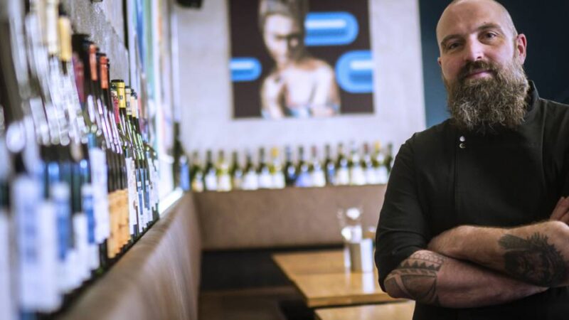 Mitbring-Party in Düsseldorf: Hase & Igel feiert Jubiläum – mit „bring your own Bottle-Party“