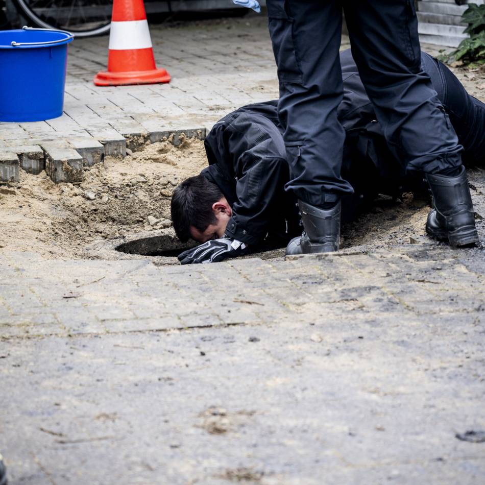 Seit 30 Jahren in Düsseldorf vermisst: Polizei durchsucht Häuser und Wohnungen im Fall Debbie Sassen – Sickergrube ausgehoben