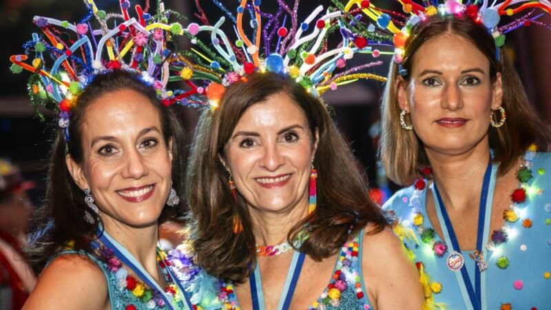 Karneval in Düsseldorf: So bunt kam die Stadtgesellschaft zur Fernsehsitzung