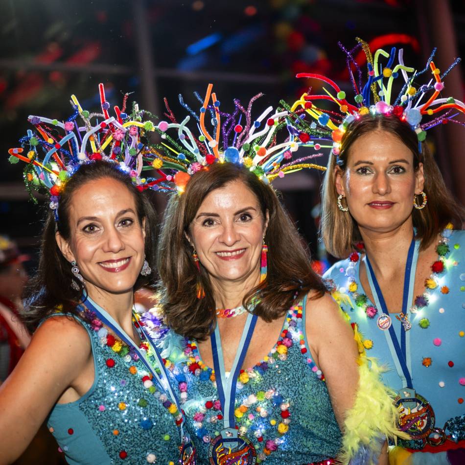 Karneval in Düsseldorf: So bunt kam die Stadtgesellschaft zur Fernsehsitzung