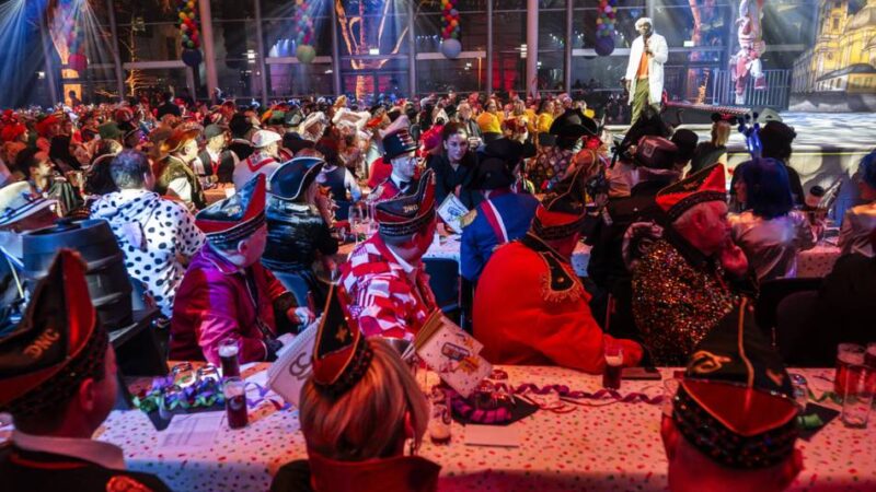 Ausstrahlung am Karnevalssamstag: Düsseldorfer Karnevalisten zeichnen ihre Fernsehsitzung auf