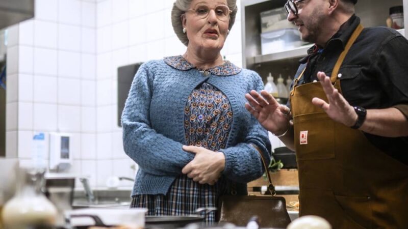 Kochnachhilfe für Mrs. Doubtfire: TV-Koch gibt Musical-Kindermädchen Nachhilfe – „Ich bin zum Musical-Fan geworden“