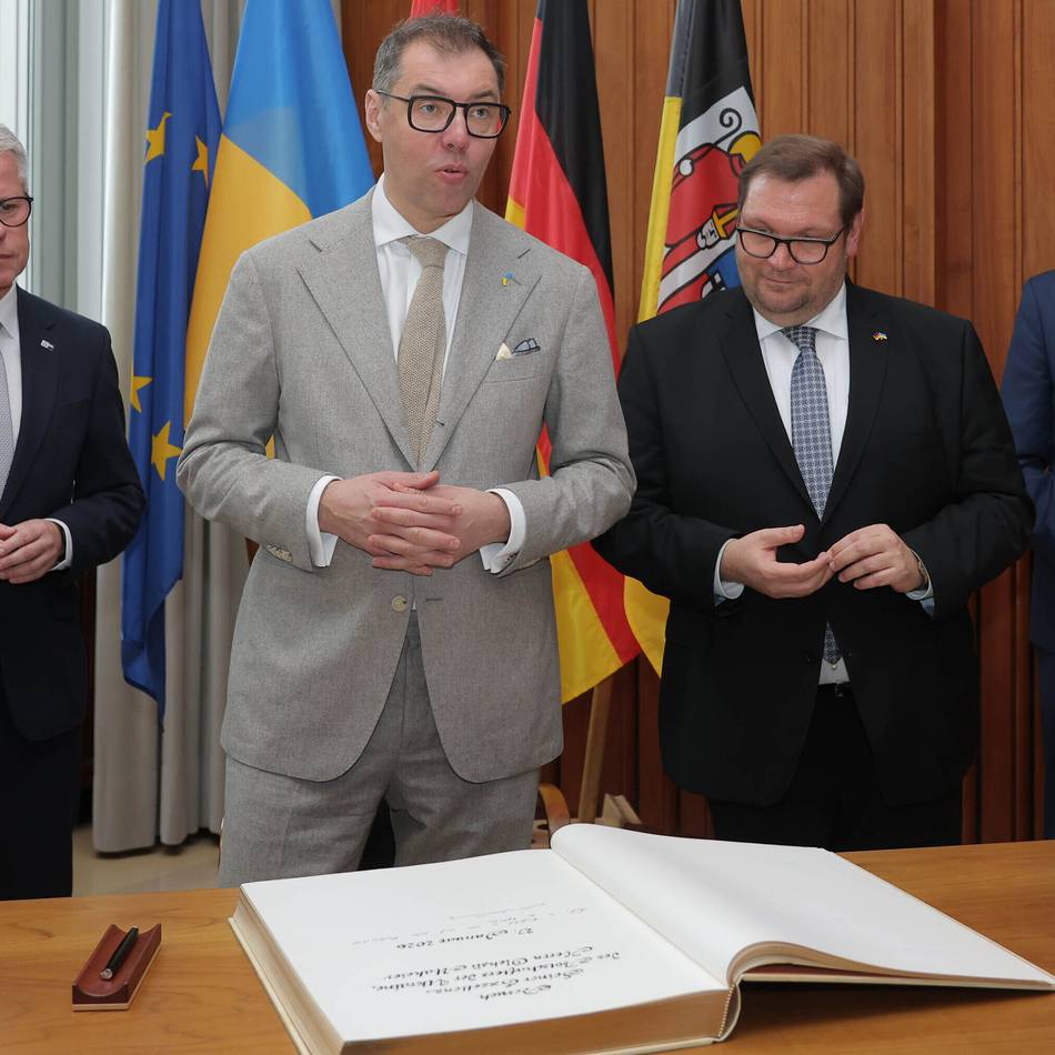 Ukrainischer Botschafter besucht Krefeld:  „Häufig gibt es nur drei Stunden Strom am Tag“