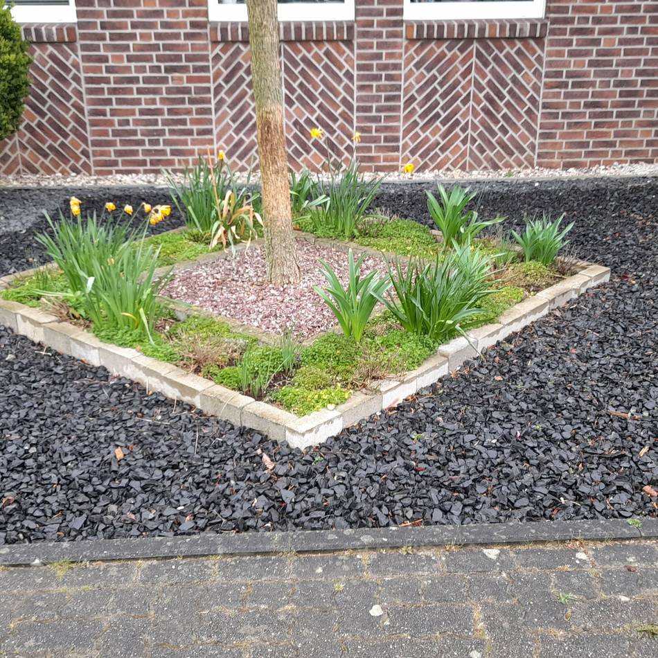 Umgestaltung in naturnahen Vorgarten: Wettbewerb für die Umgestaltung eines Schottergartens in Issum