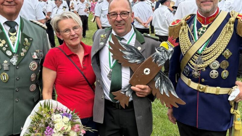 Klaus Reichl wird Ehrenbrudermeister: Hoistener Hubertusschützen finden keinen Brudermeister