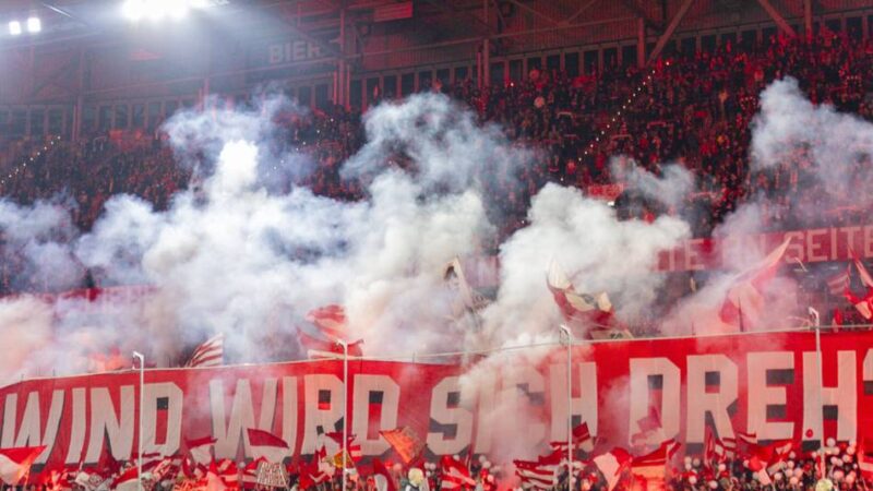 Trotz Jobst-Appell: Fortuna und Bielefeld mit großem Pyro-Spektakel zum Rückrundenauftakt