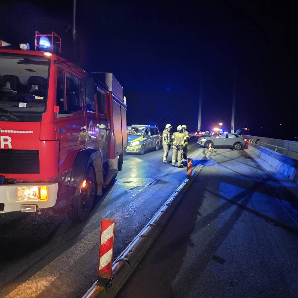Reeser Rheinbrücke wieder frei: Verkehrschaos nach Glätteunfalle auf Reeser Rheinbrücke