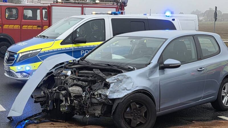 Bei Houverath: Unfall mit Behindertentransport auf der L227